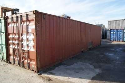 Brugt skibscontainer til salg. Har nummer: 402097-0. Farven er brun, prisen 14.000,00 kr. ex moms. Vi har altid en masse containere til salg hos PRO-trans A/S. På billedet ses containeren udefra